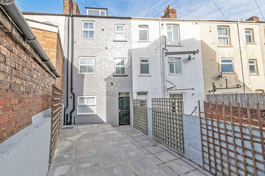 5 Bedroom Home Within Prescot Exterior foto